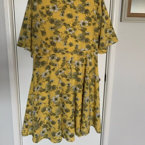 Torrid Yellow Floral Georgette Wrap Dress - Picture 9 of 10